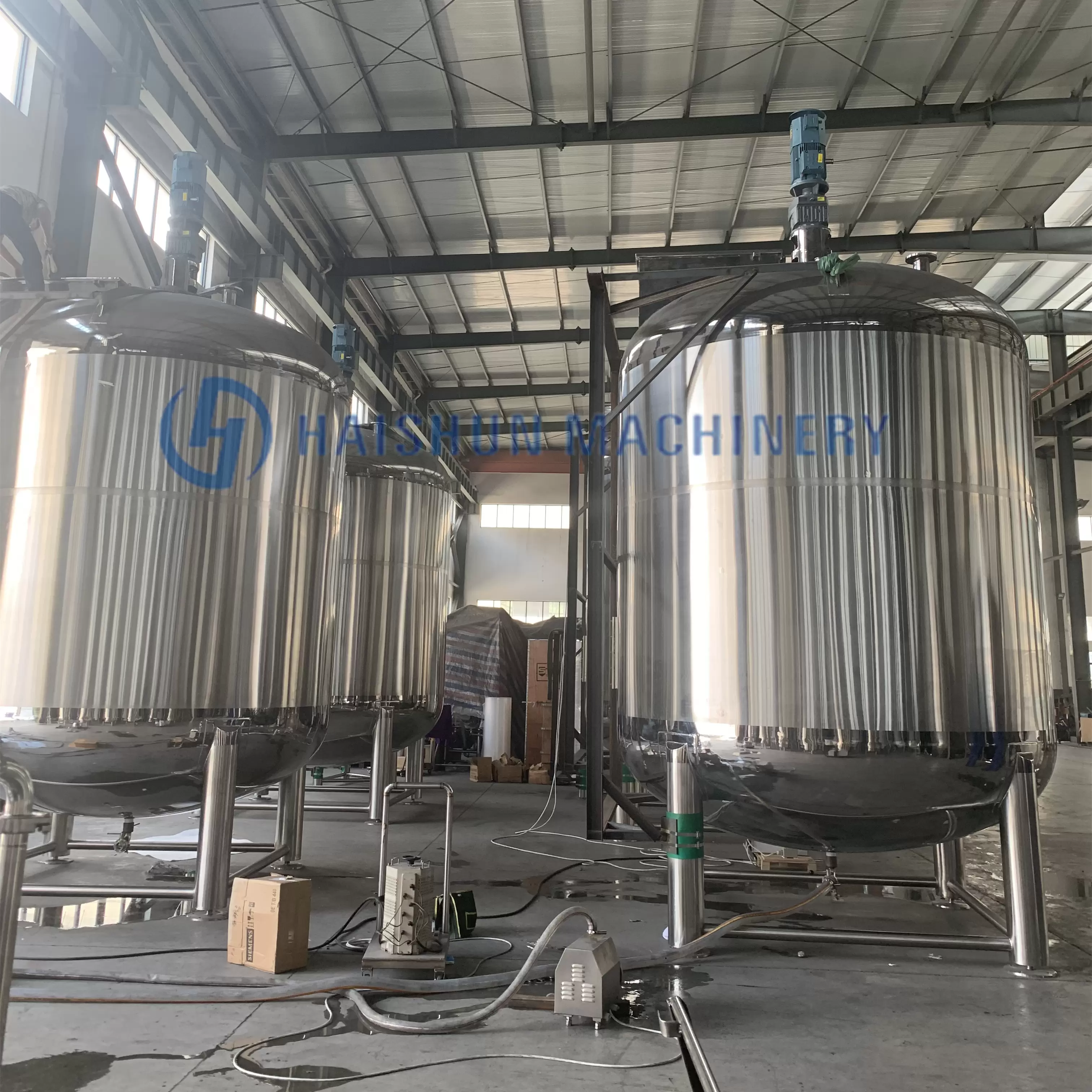 conical top and bottom mixing tanks